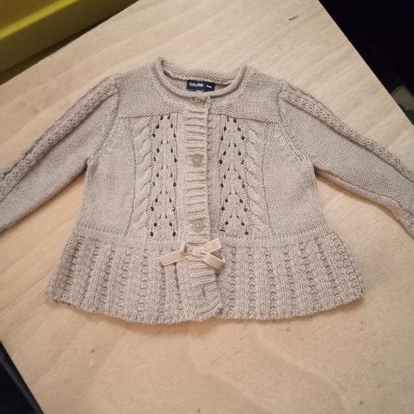 Gently Used 3-6m Baby Gap Cream Colored Knitted Sweater - Picture 1 of 6